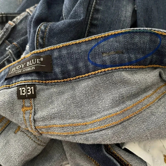 Judy Blue Relaxed Fit Mid-Rise Distressed Jeans Size 13|31 - Picture 5 of 9